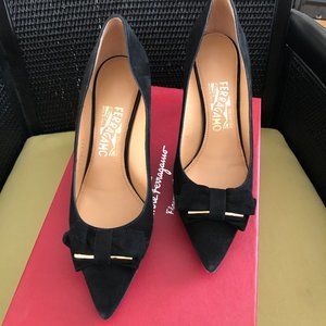 Salvatore Ferragamo Black Suede Runa Bow Pumps Size 9B